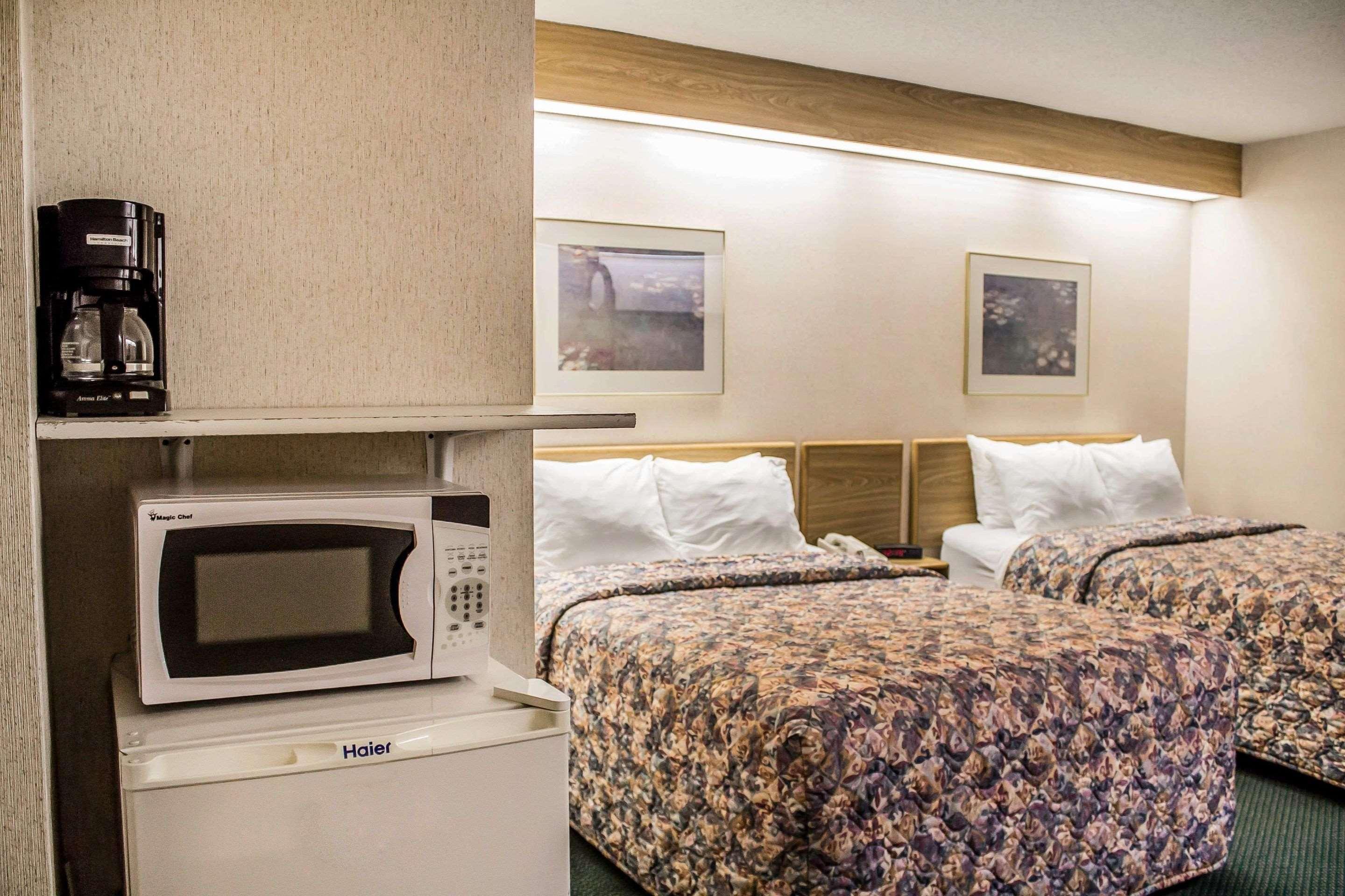 Rodeway Inn Abbotsford Екстер'єр фото