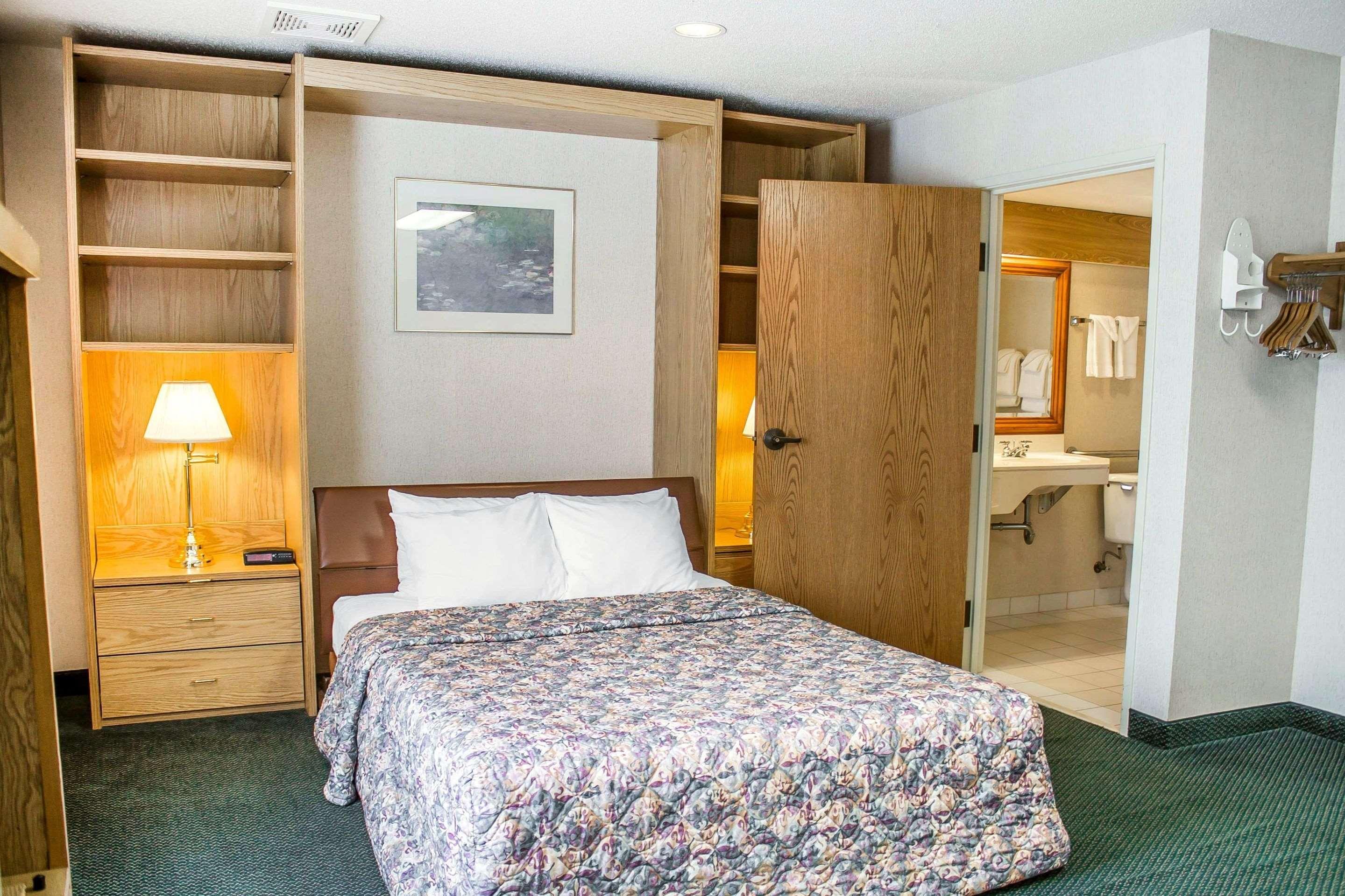Rodeway Inn Abbotsford Екстер'єр фото