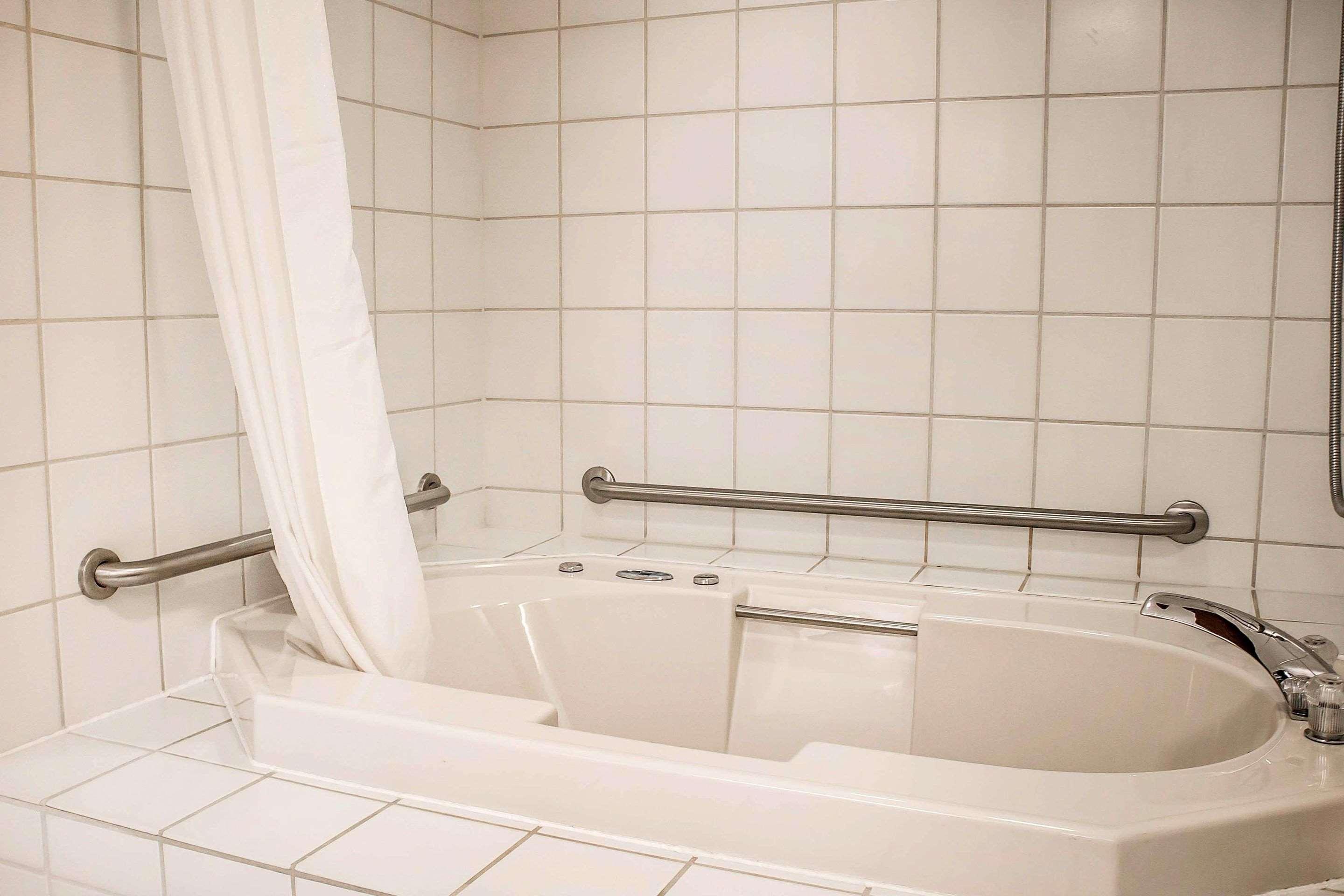 Rodeway Inn Abbotsford Екстер'єр фото